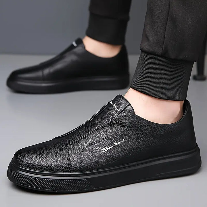 Nahkaiset slip-on kengät