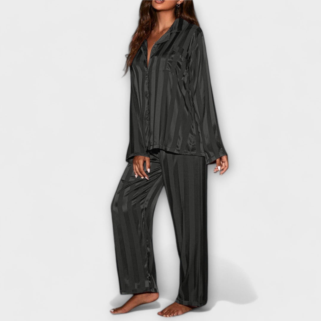 Flair - Ylellinen pyjama puku