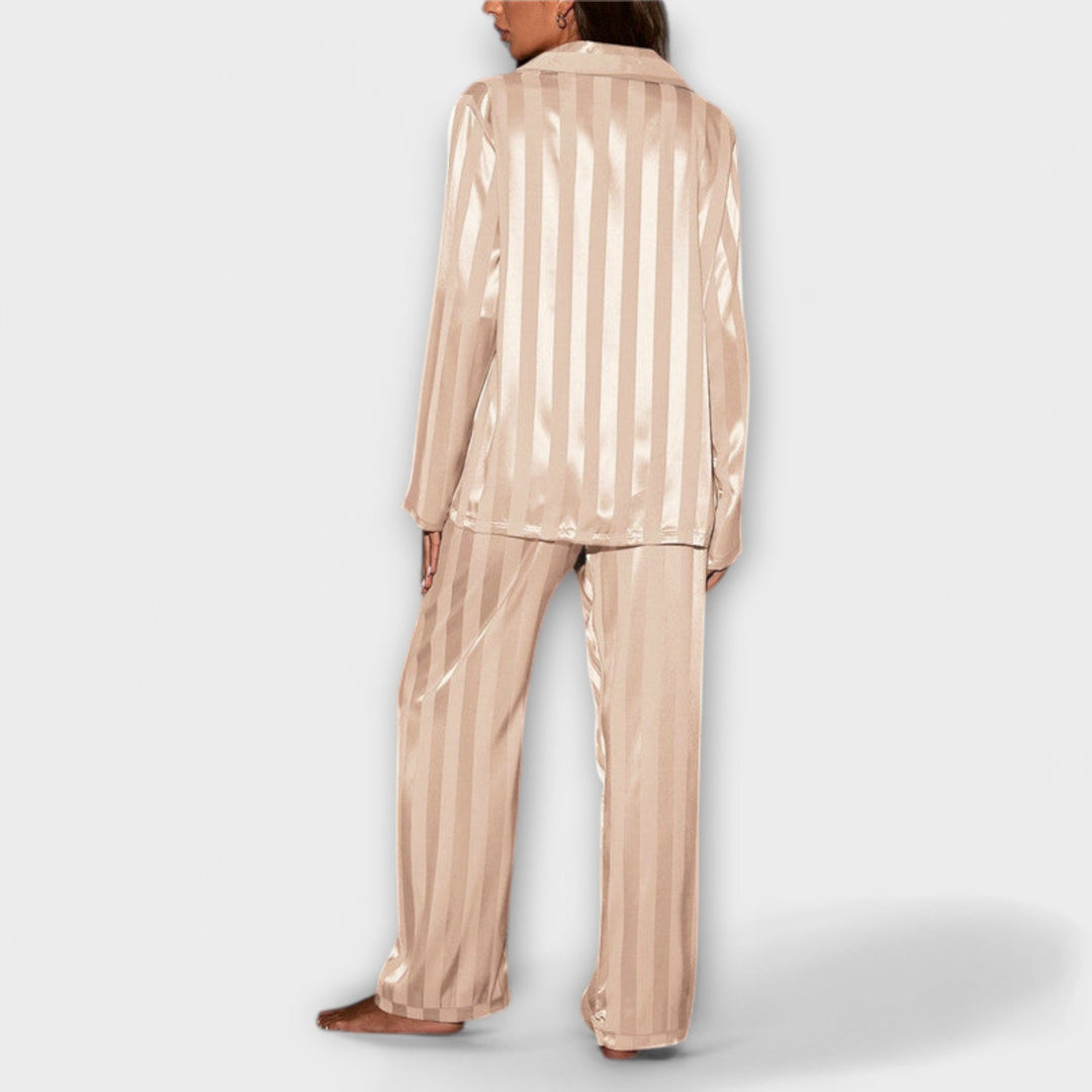 Flair - Ylellinen pyjama puku