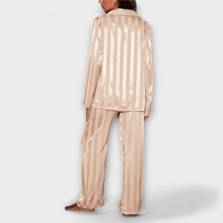 Flair - Ylellinen pyjama puku
