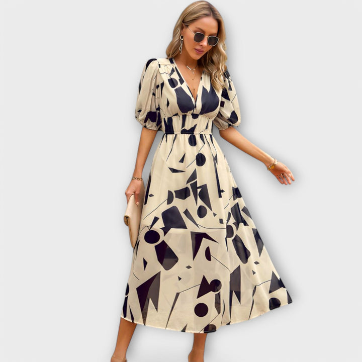 Abstrakti Maxi-mekko pufhihoilla
