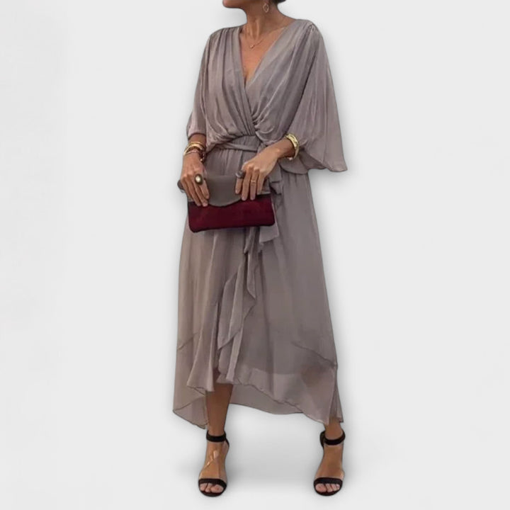 Amoura - V-kaula-chiffon-mekko